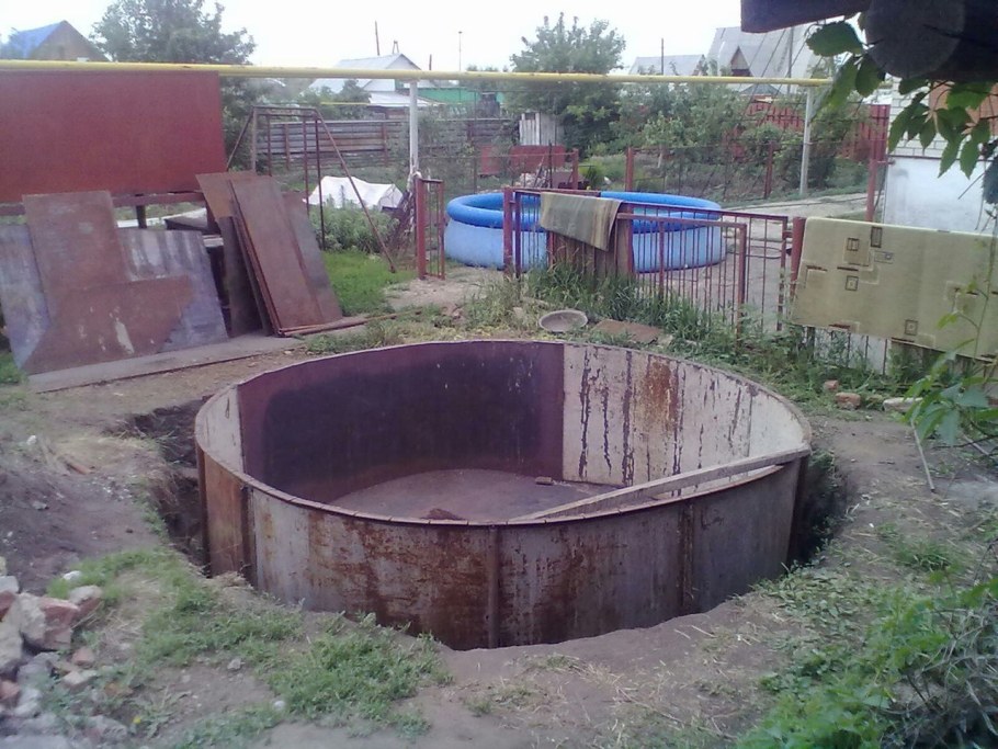 Бассейн на даче из бочки