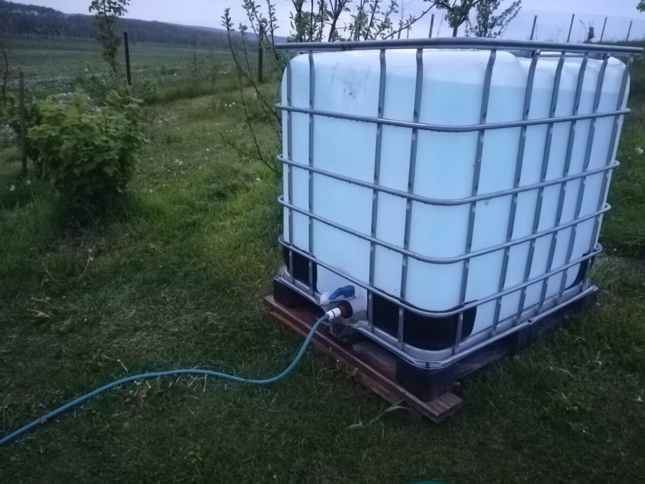 Капельный полив под еврокуб Жук