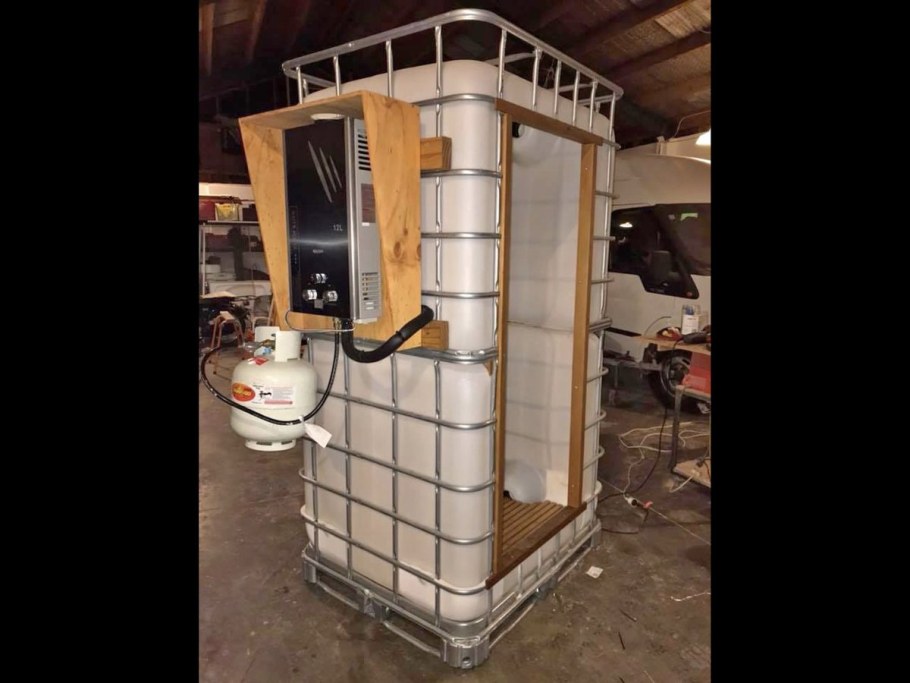 Душевая кабинка из евро кубов