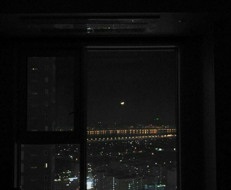 Вид с балкона на ночной город