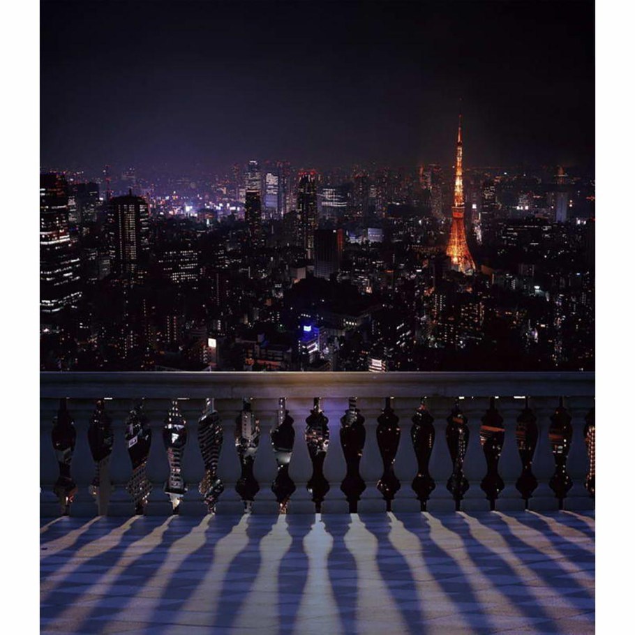 Вид с балкона на город ночью