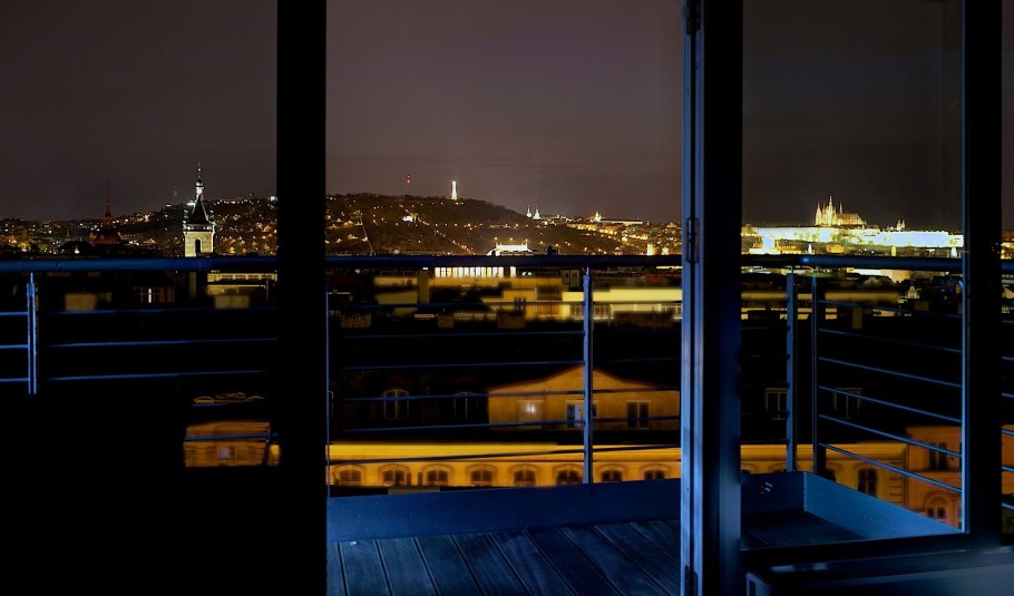 Вид с балкона ночью