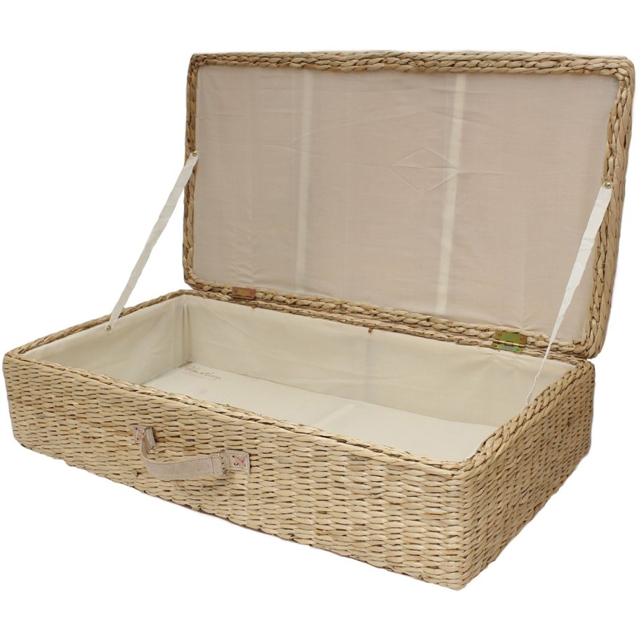 Плетеный ящик под кровать