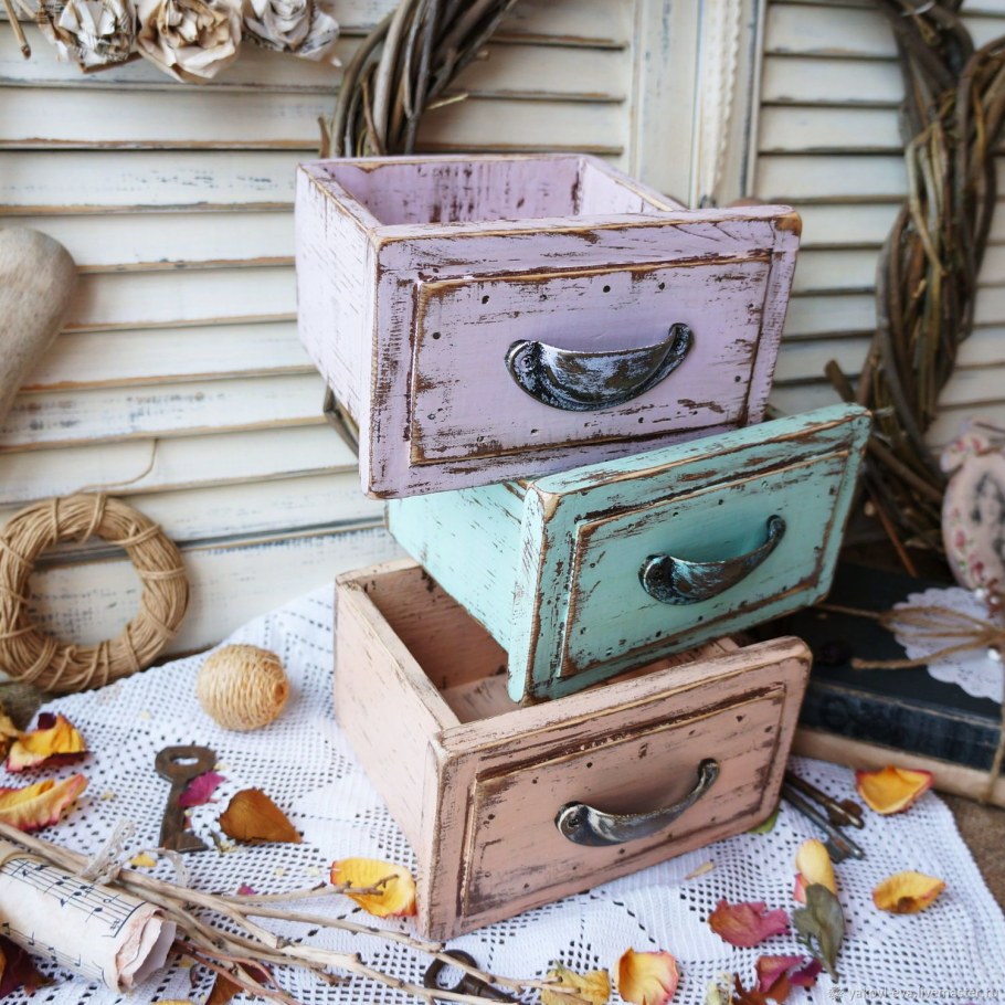 Декорировать деревянный ящик