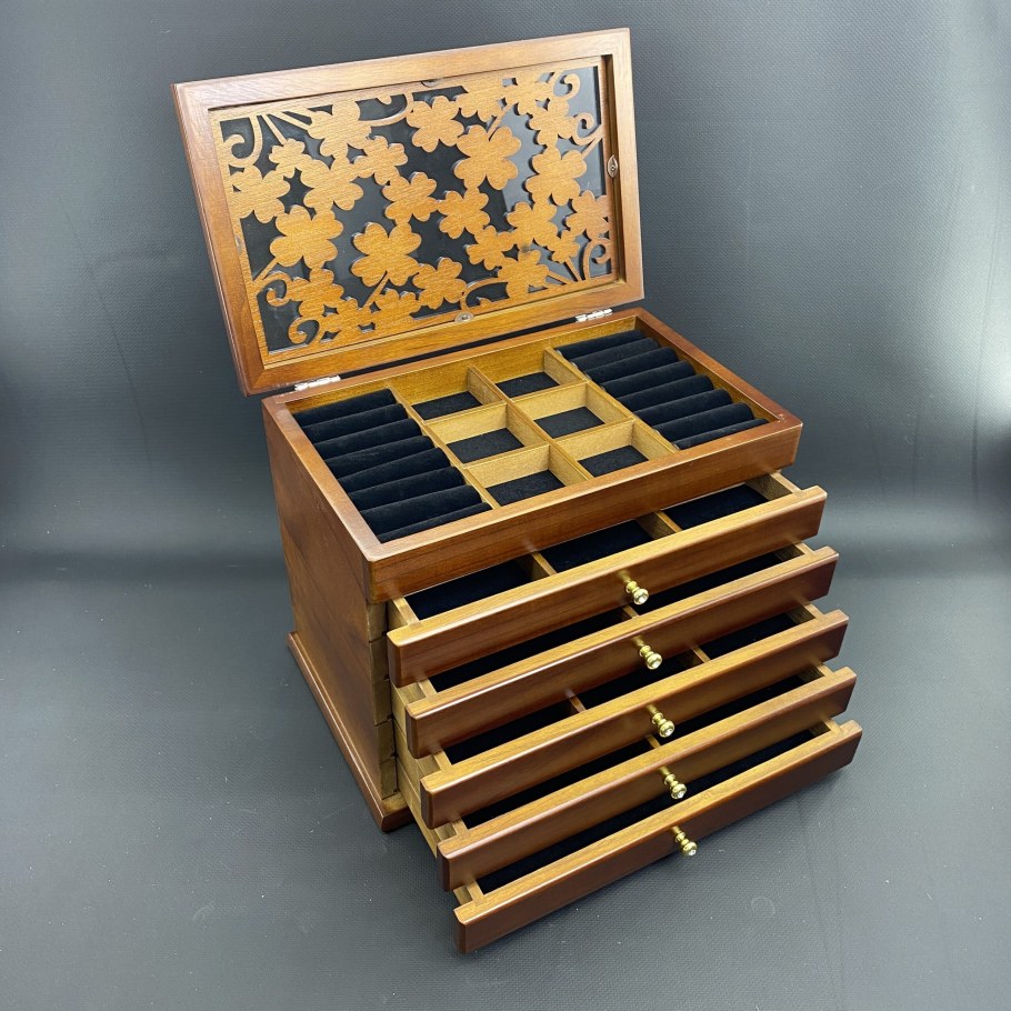 Лоток для драгоценностей