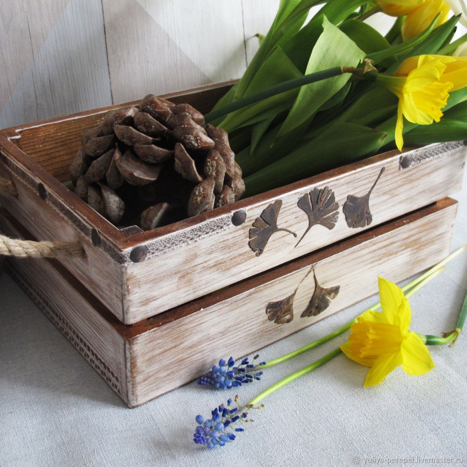 Шоколад в деревянном ящике