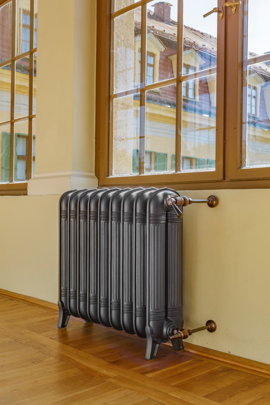 Чугунные батареи в интерьере