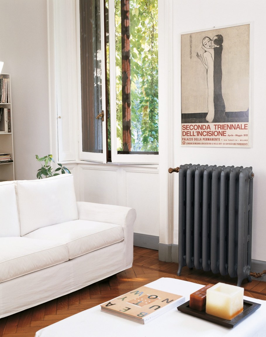 Черные батареи в интерьере