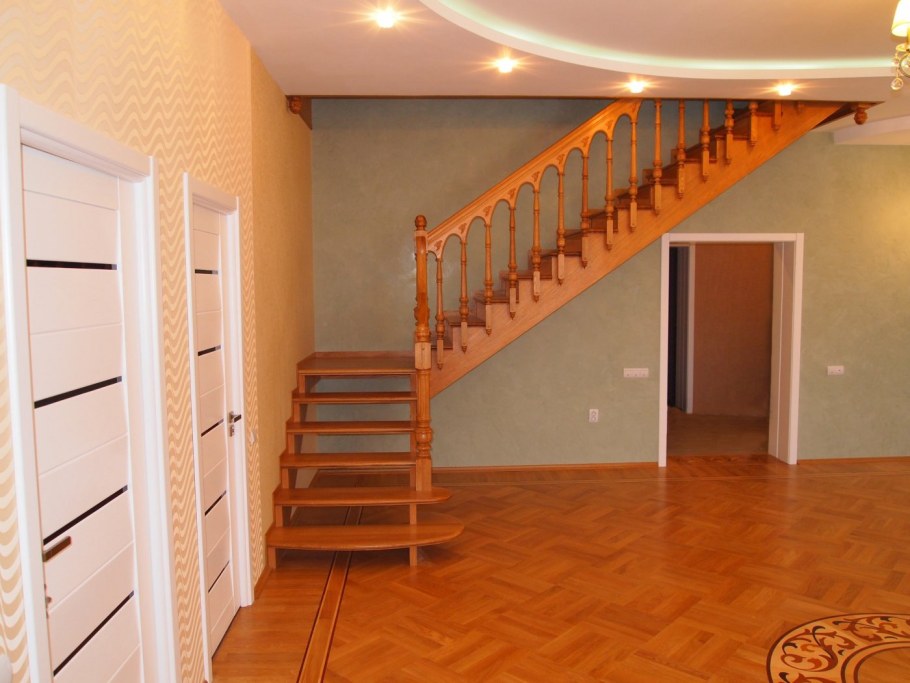 Лестница г образная с площадкой