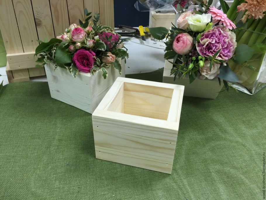 Ящик для цветов деревянный