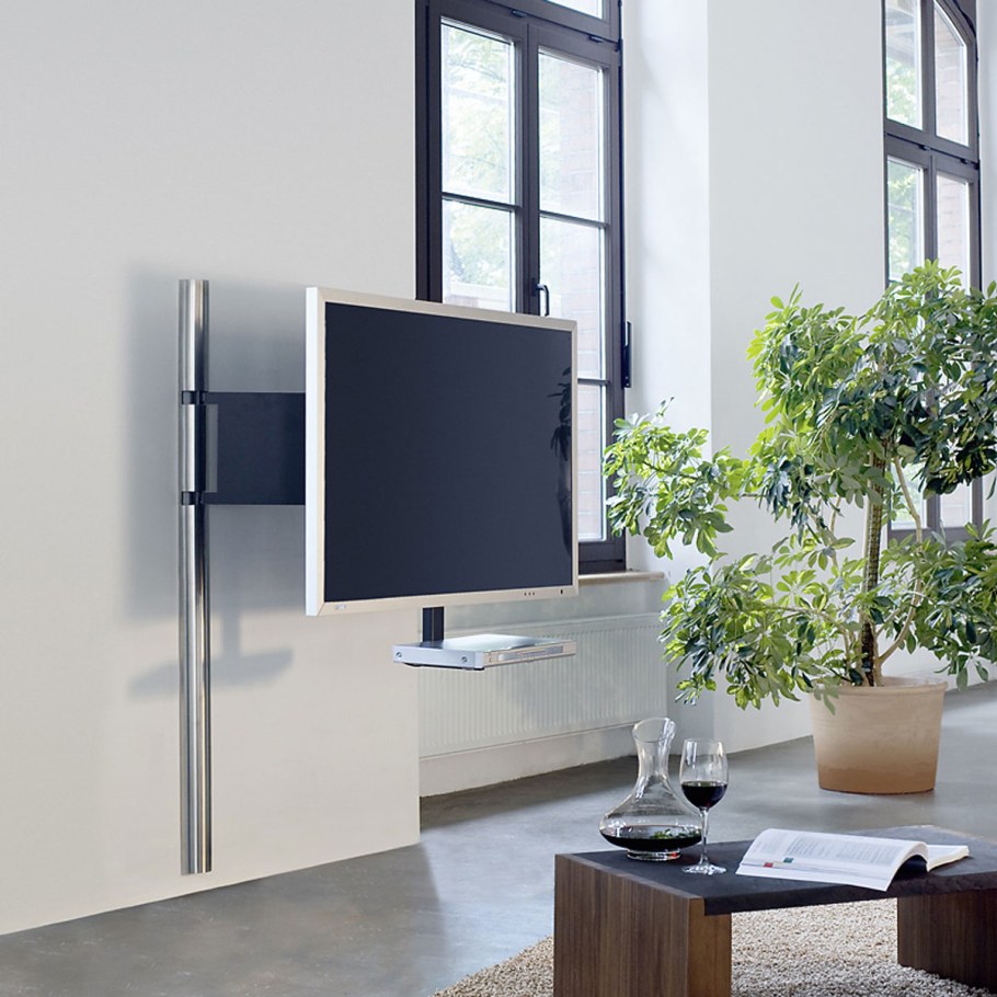 Телевизор на поворотном кронштейне в интерьере