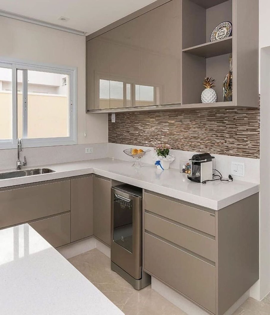 Современная маленькая кухня