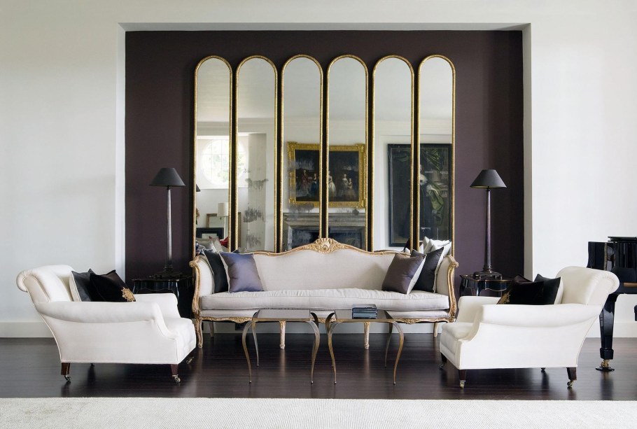 Зеркальная стена в гостиной