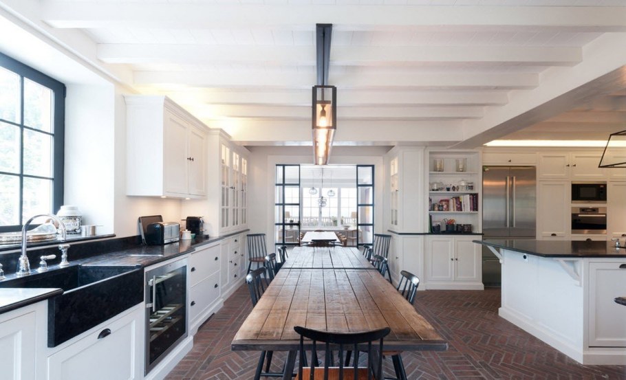 Интерьер проходной кухни в частном доме