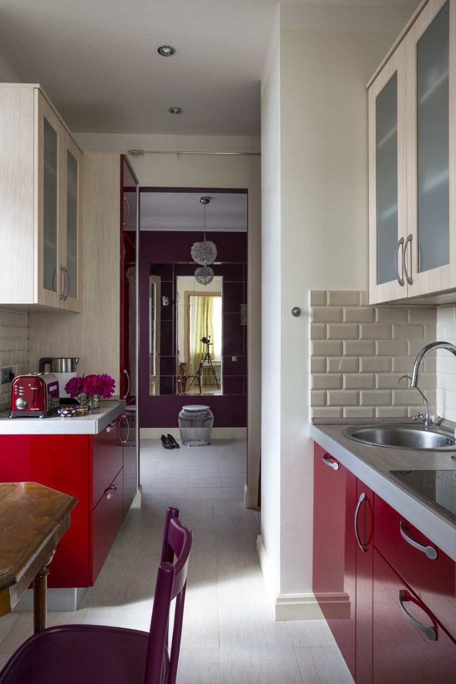 Интерьер проходной кухни