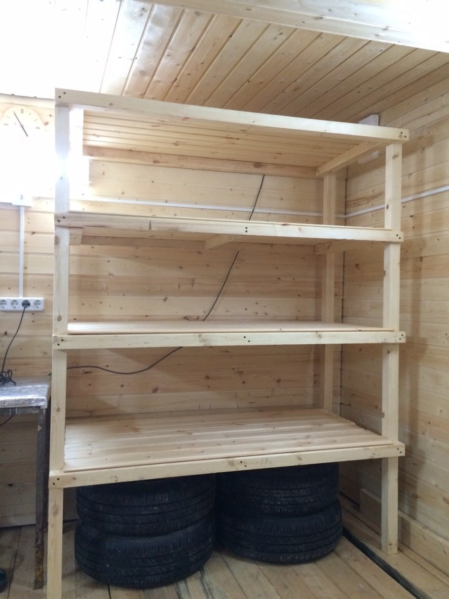 Деревянный стеллаж в гараж