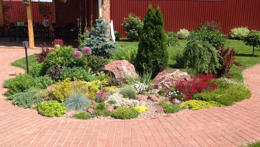 Каменистый садик с хвойниками