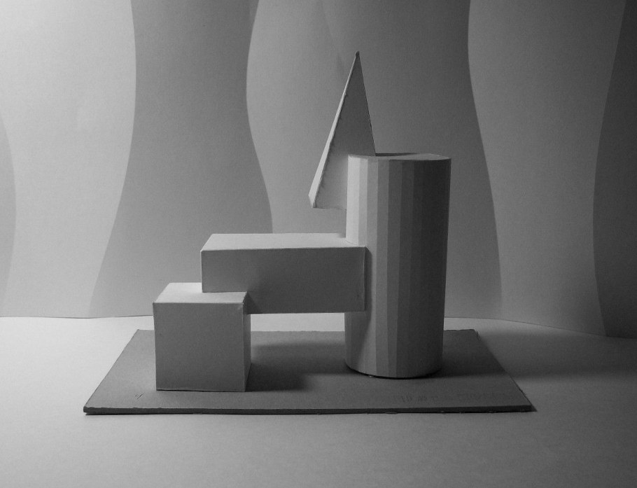 Композиция из объемных геометрических фигур