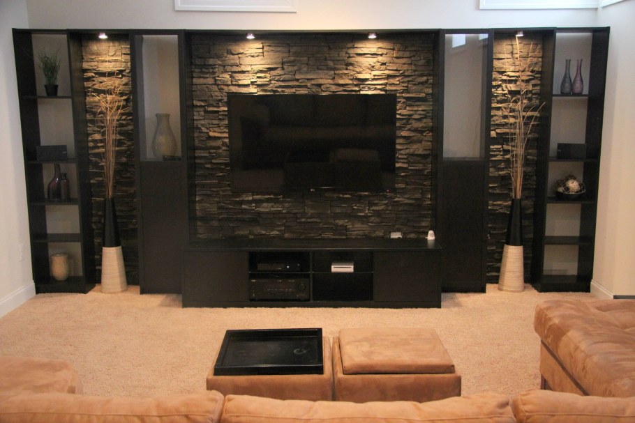 Сиена из камня в гостинной