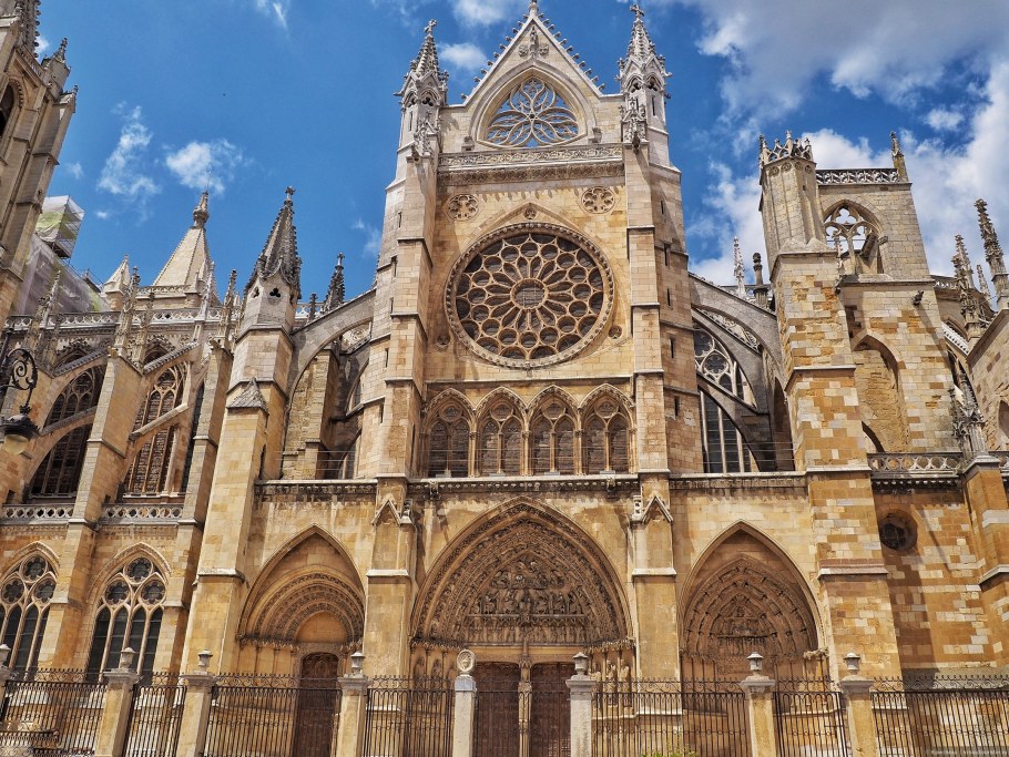 Кафедральный собор Санта-Мария-де-Леон фасад