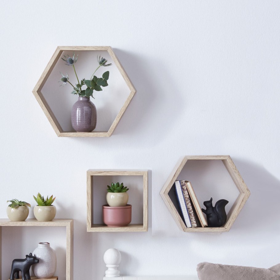 Настенные полки в интерьере