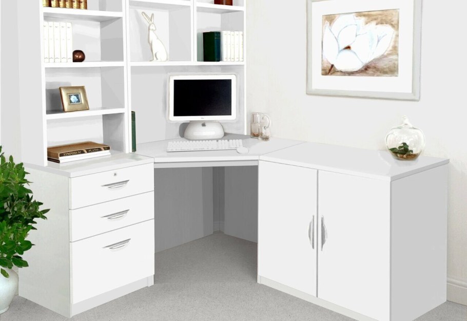 Белый стол с полками