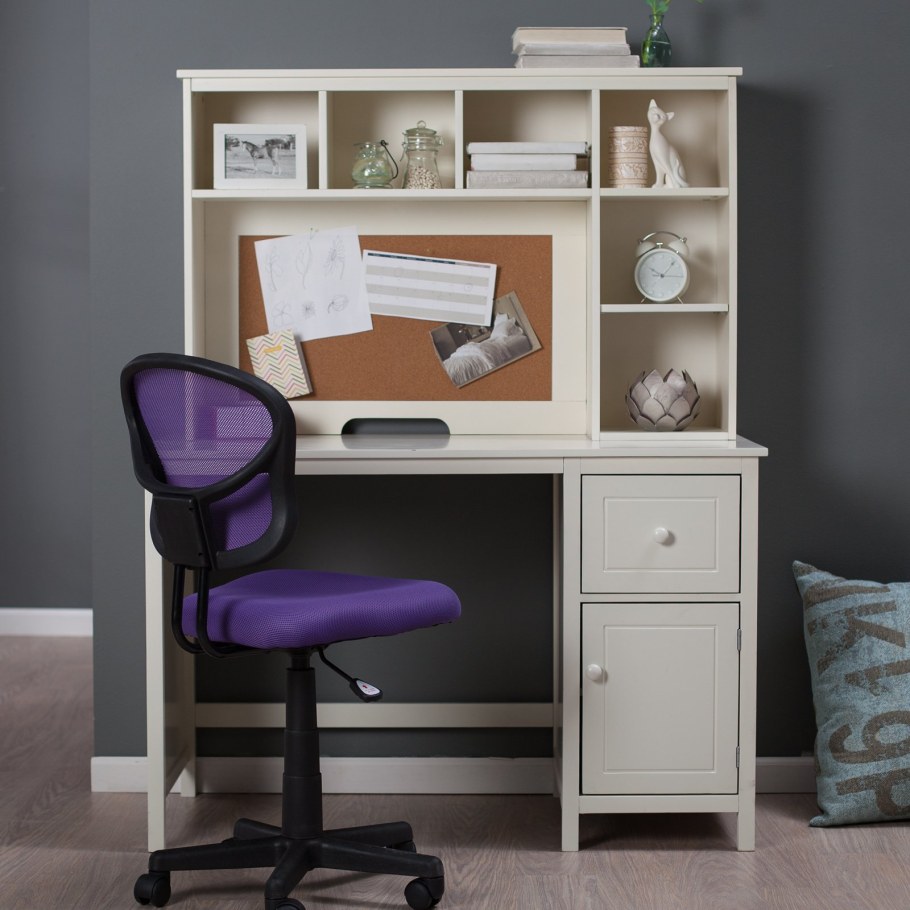 Красивый письменный стол