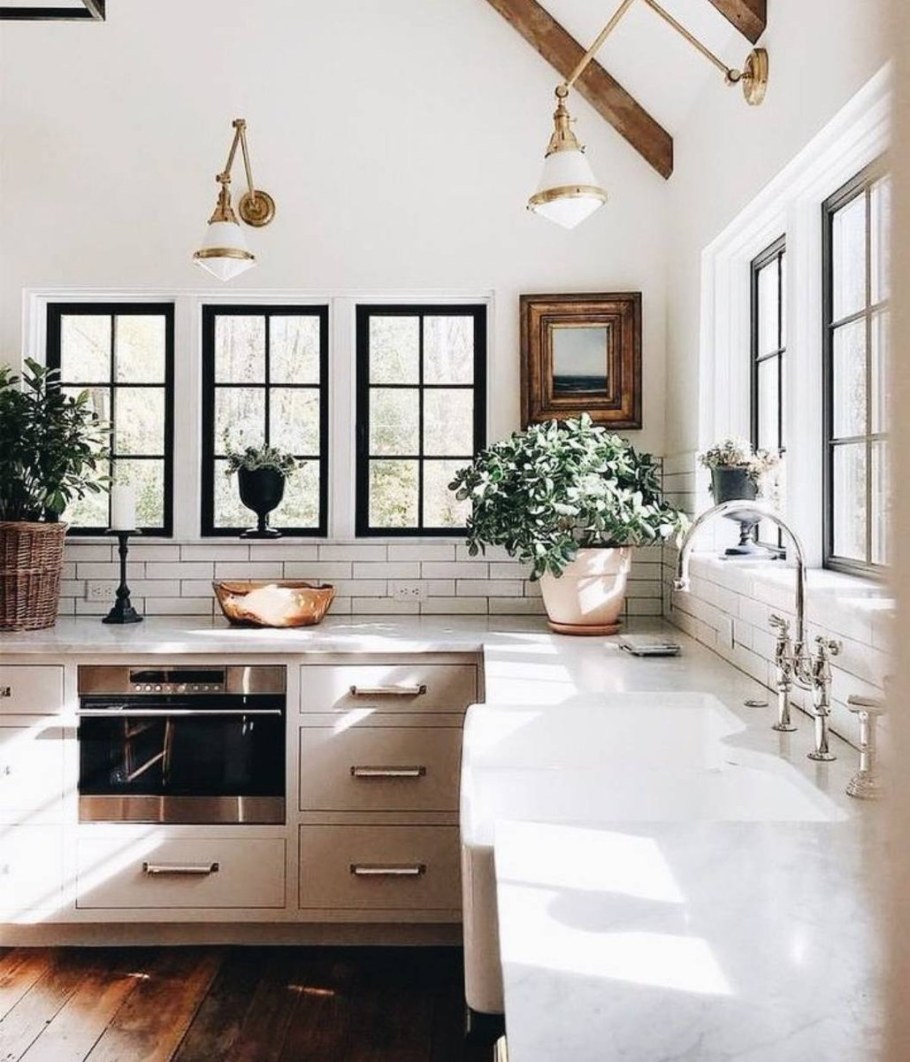 Интерьер кухни в частном доме