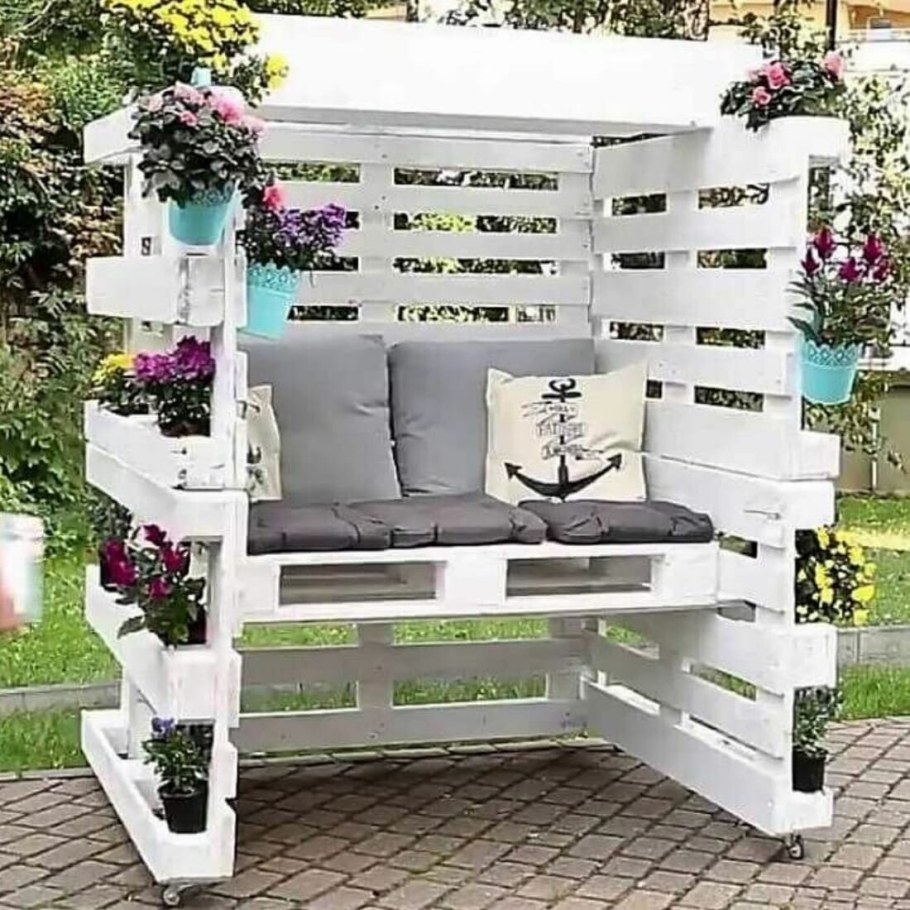 Скамейка из поддонов