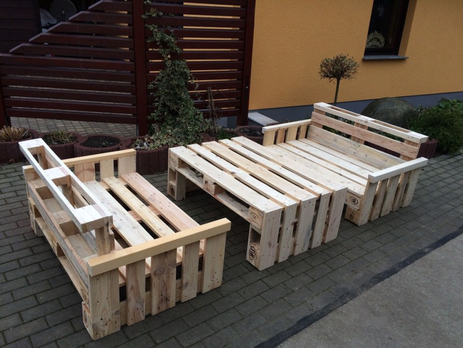 Меьель для сала из падоннов