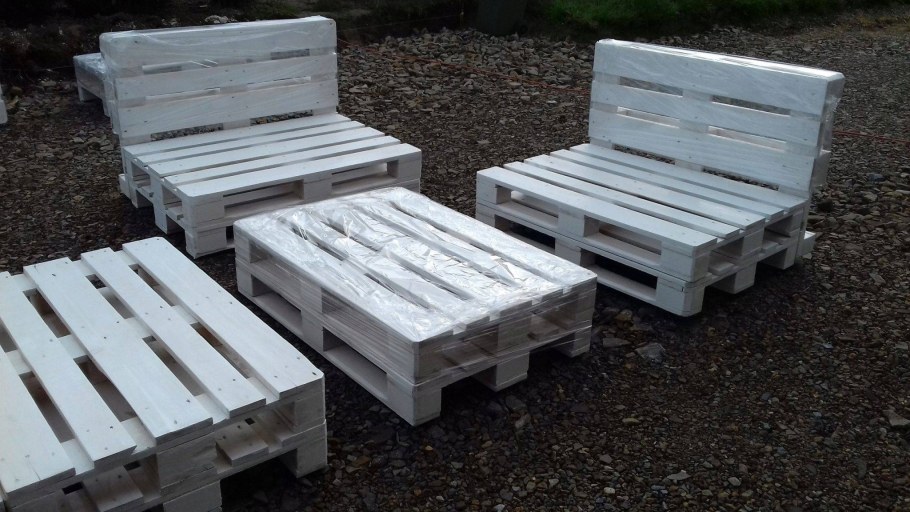 Стол из поддонов