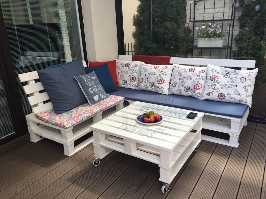 Стол из поддонов