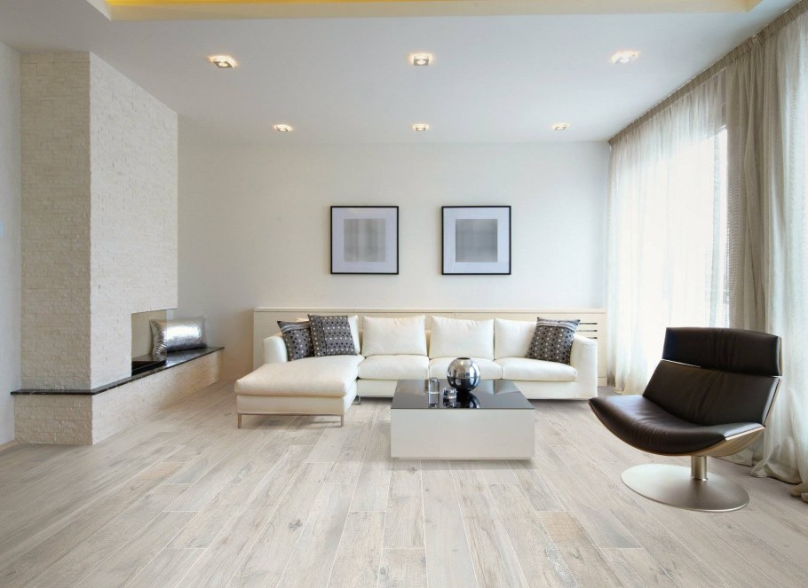 Светлый ламинат в интерьере гостиной
