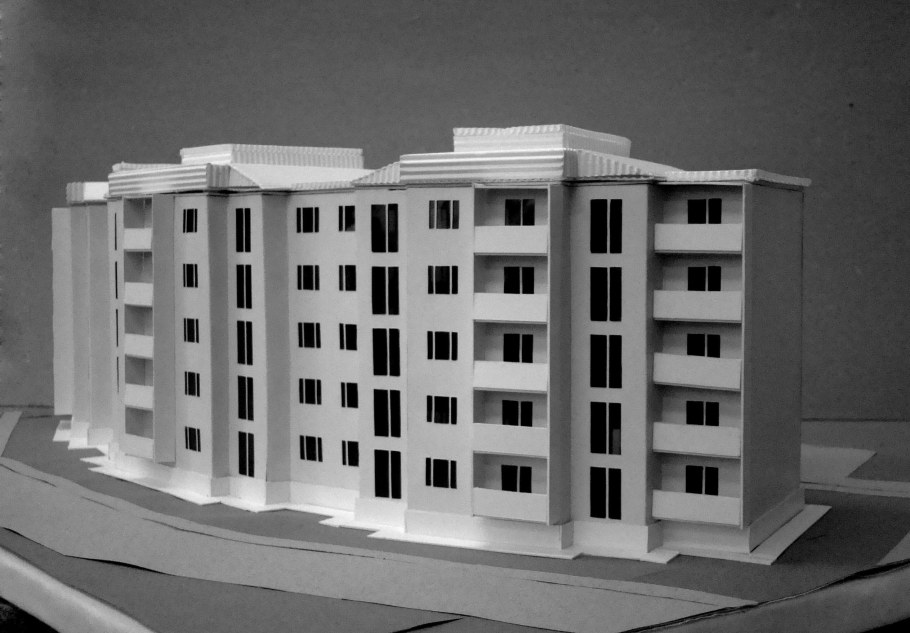 Многоэтажный дом из картона