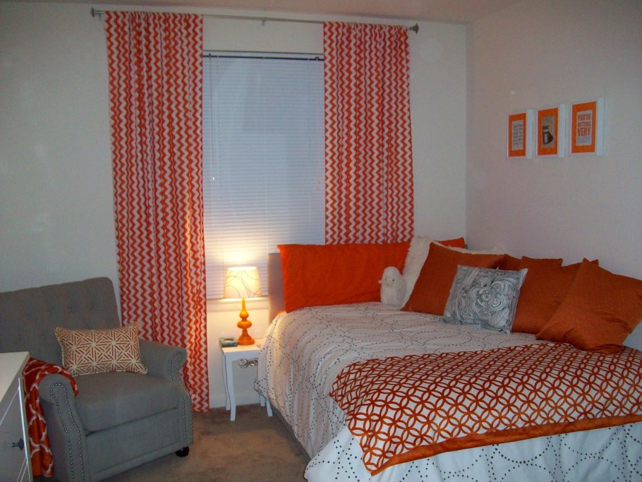 Оранжевые шторы