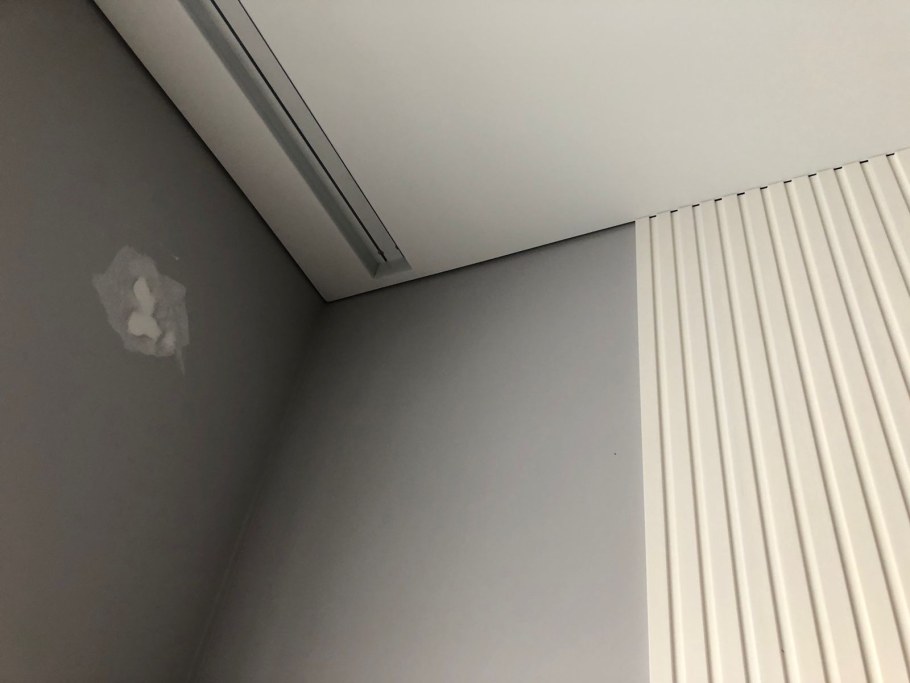 Теневой профиль для натяжных потолков