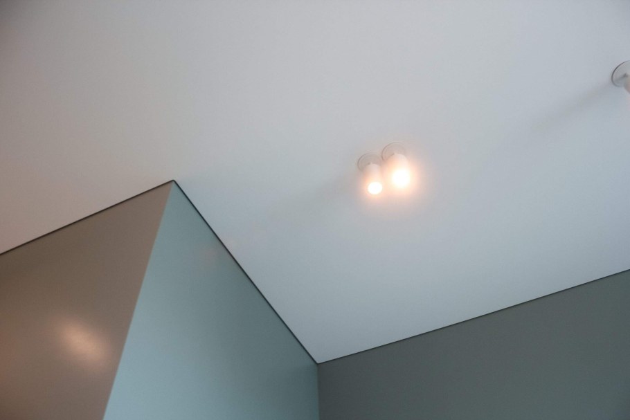 Теневой шов натяжной потолок