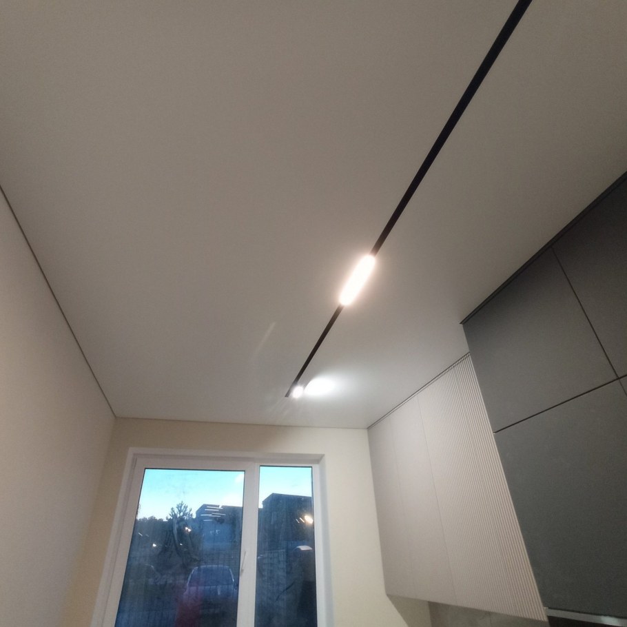 Теневой профиль для натяжных потолков