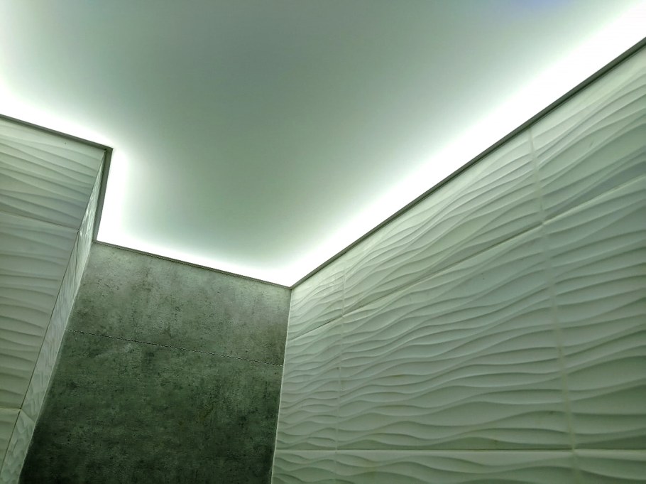 Теневой потолок с подсветкой