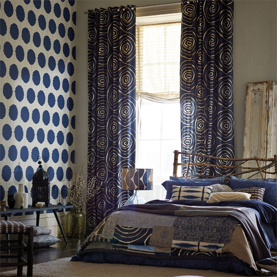 Синие шторы в интерьере