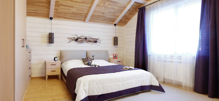 Интерьер спальни в деревянном доме