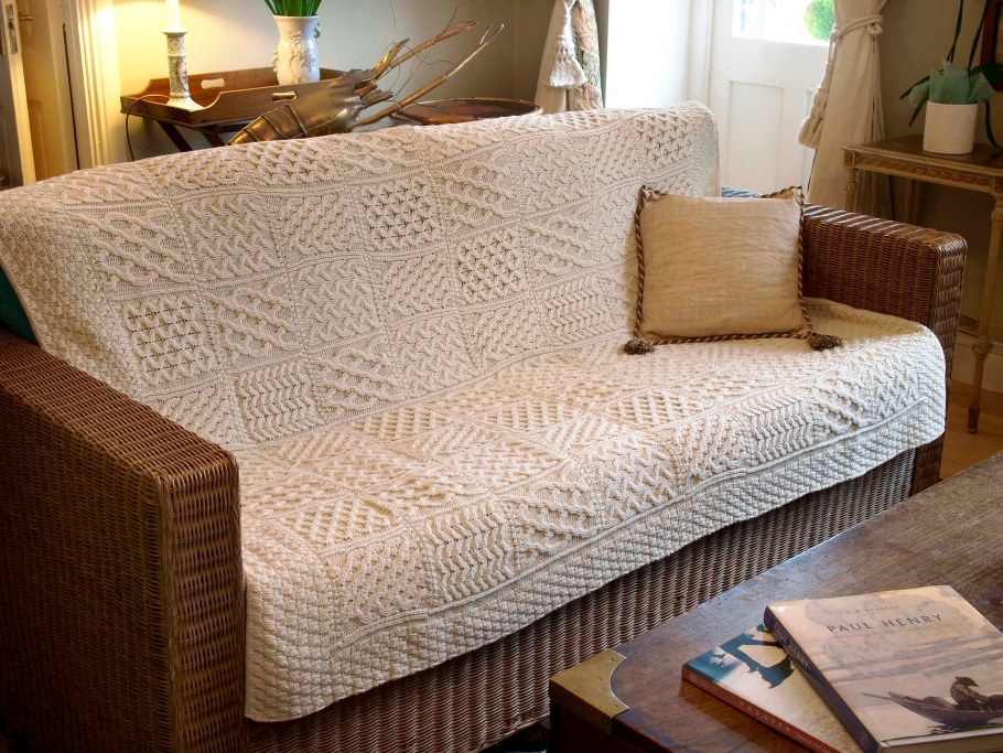 Вязаные покрывала на диван