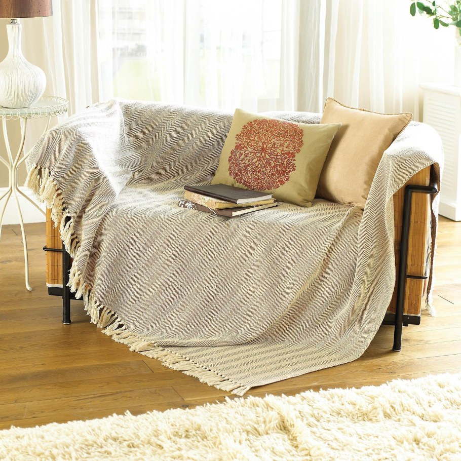 Стильные накидки на диван