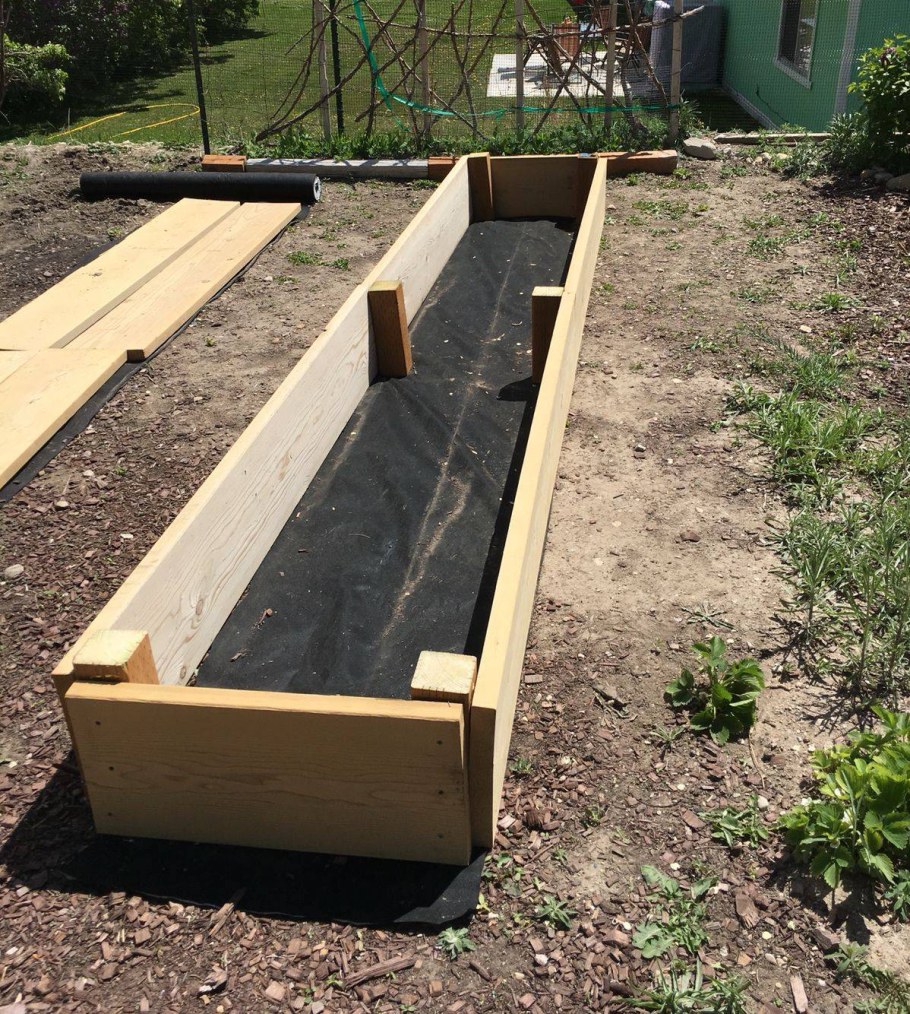 Высокие деревянные грядки