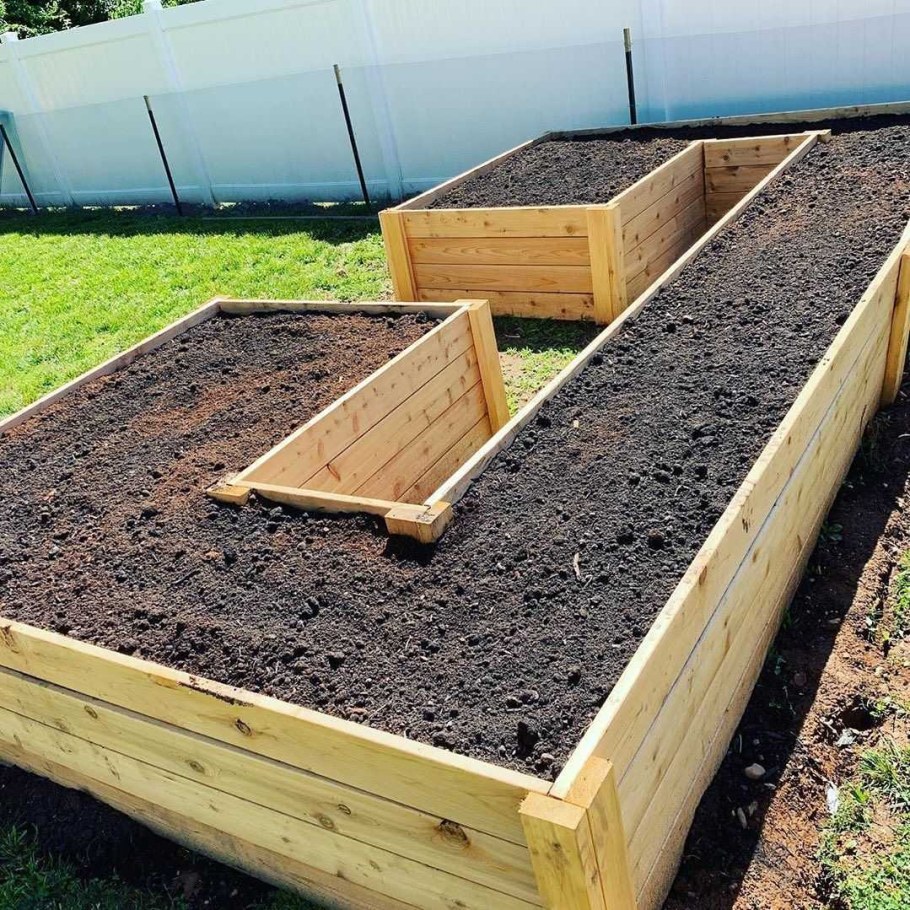 Красивые деревянные грядки
