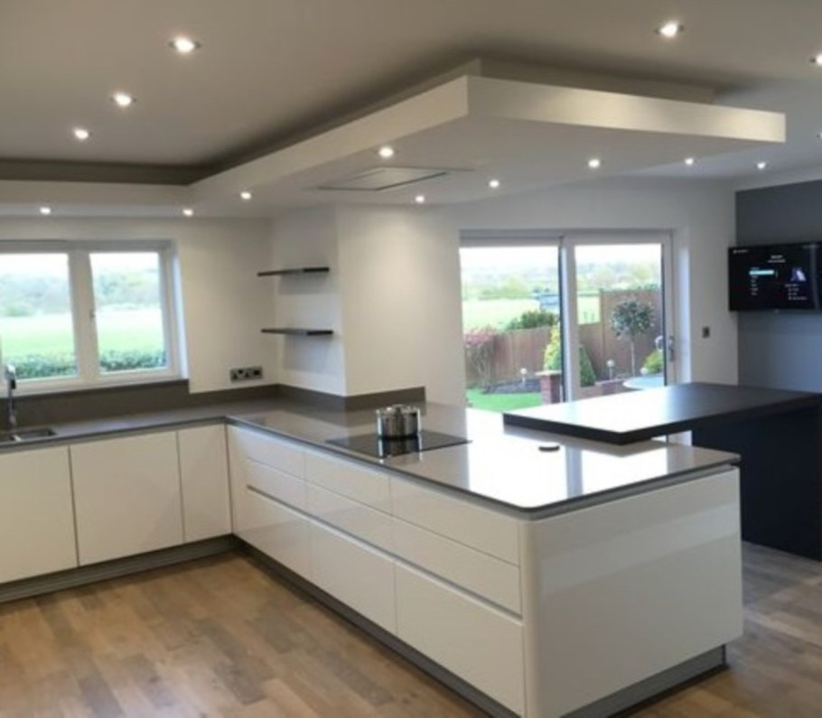 Многоуровневый потолок на кухне