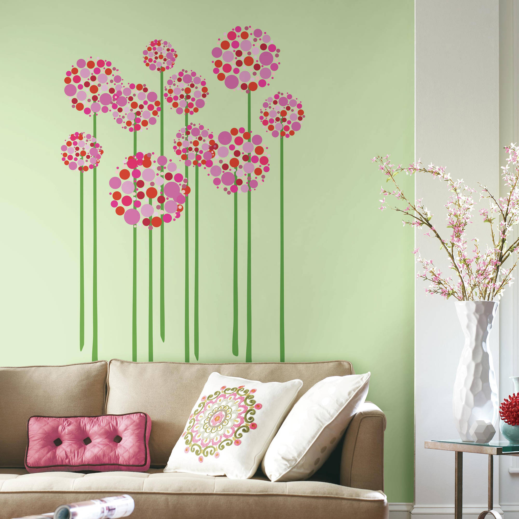 Красивые цветы на стены. Декоративные цветы на стену. Декор стены цветами. Цветы на стене. Цветы на стене в интерьере.