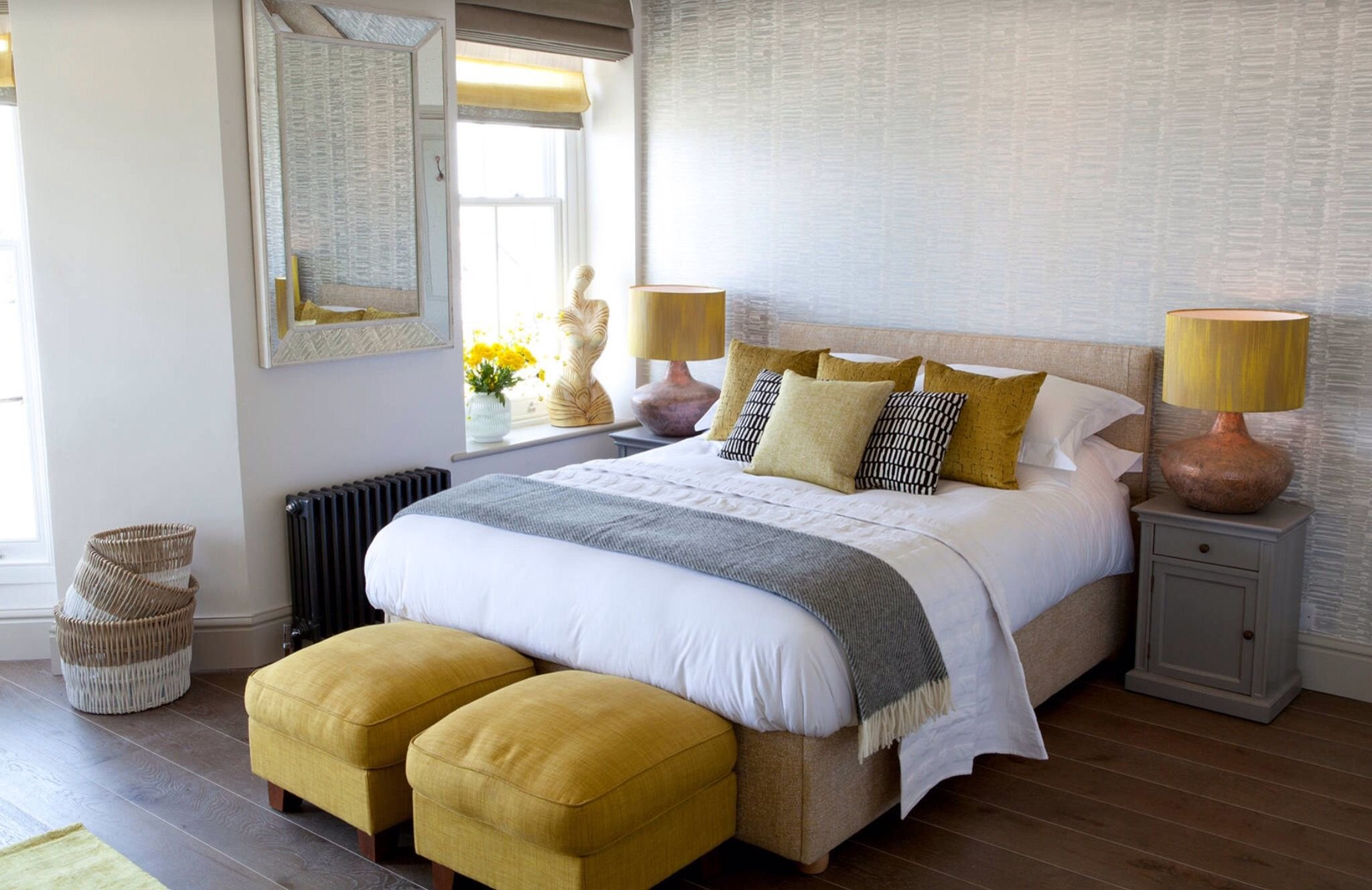 Bedroom pop. Желтый интерьер спальни. Спальня в скандинавском стиле. Спальня с желтыми акцентами. Спальня в желтом цвете.