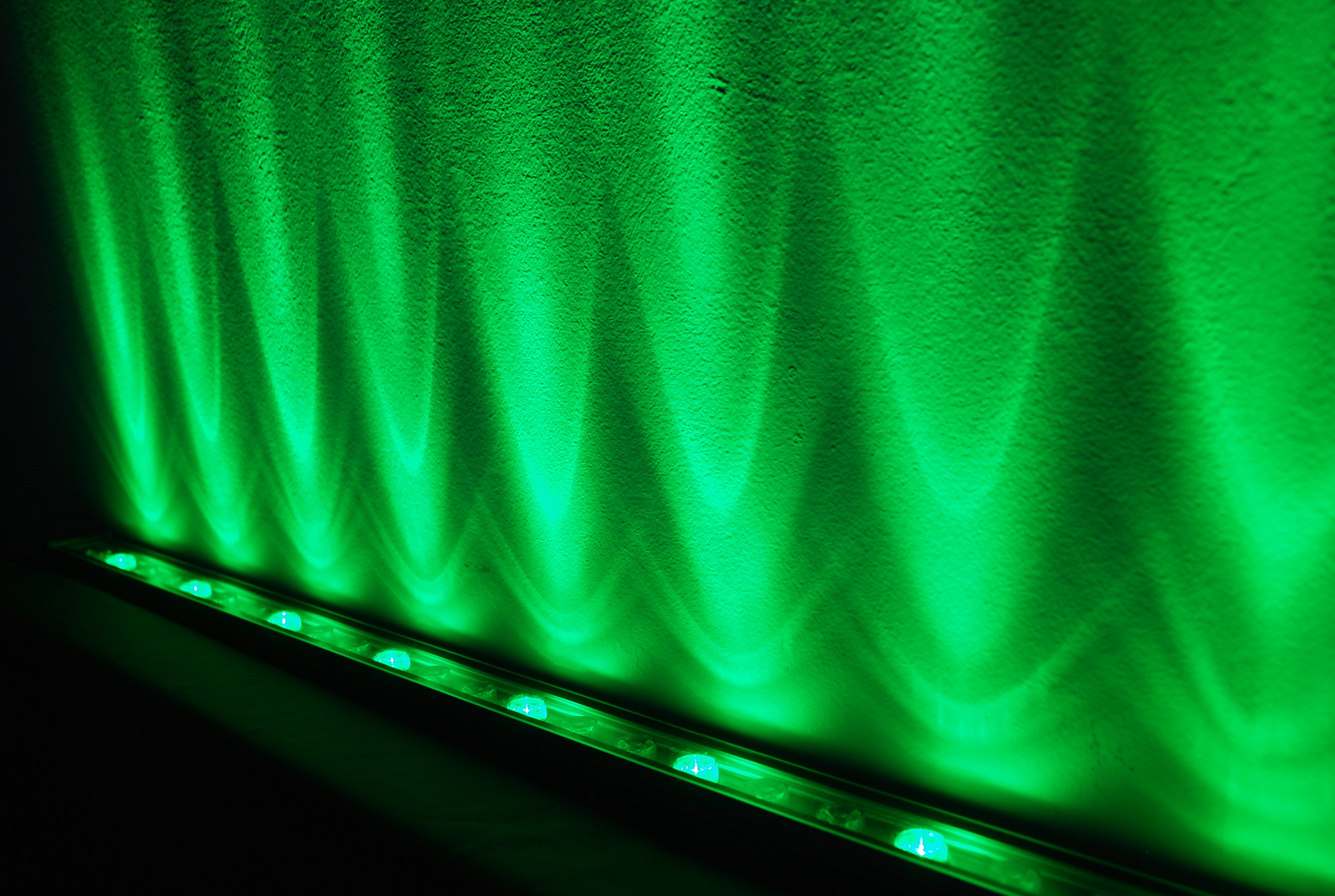Подсветить зеленым. Светодиодный линейный фасадный светильник LFS-24w 220v RGB DMX 46x46x1000мм. Прожектор RGB DMX. Прожектор фасадный арлайт. Светодиодные RGB прожекторы DMX.