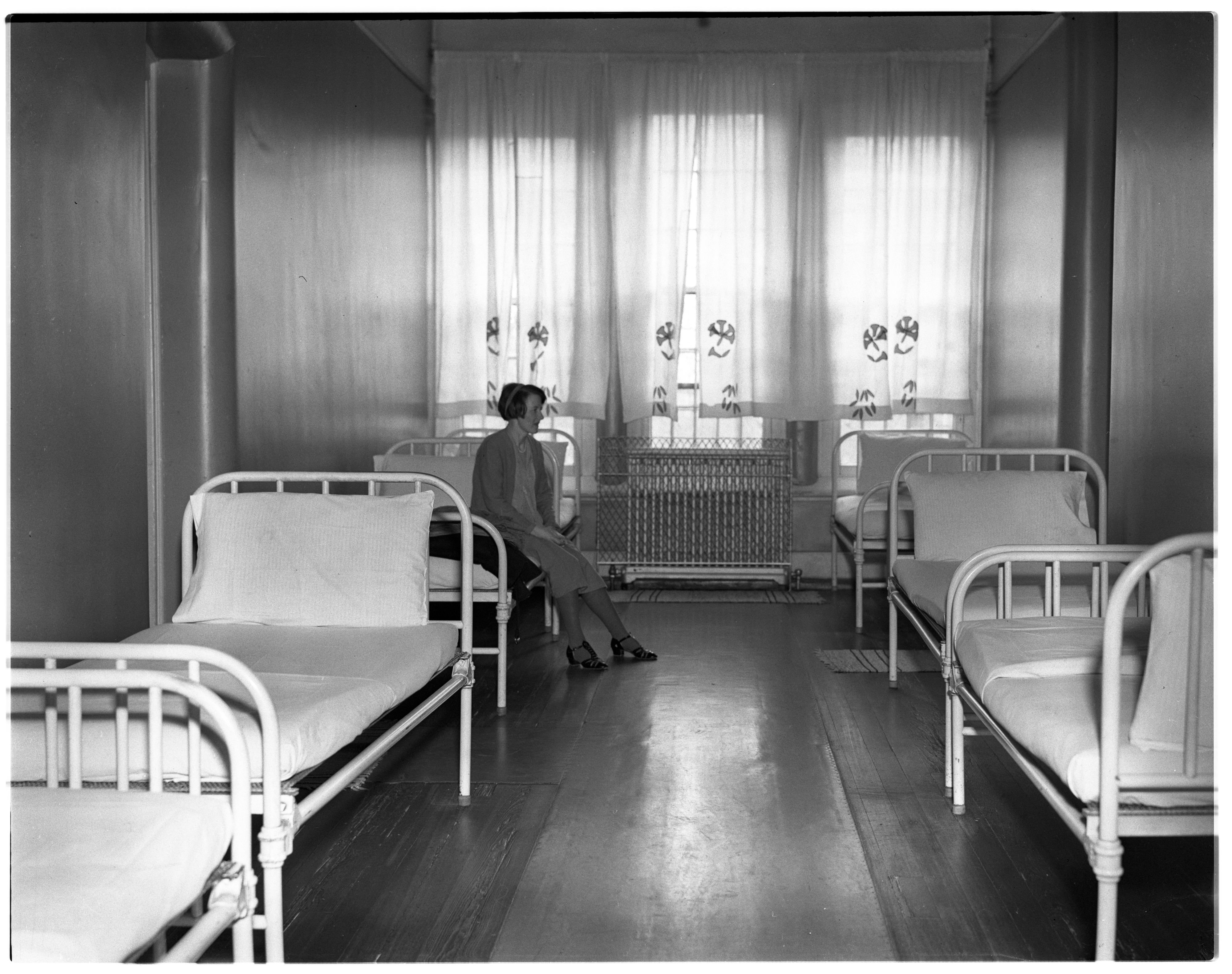 Психиатрические больницы 30 годов. Психиатрическая больница США 1964. Психиатрическая больница Варшава. Психиатрическая больница внутри.
